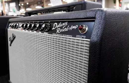 Fender - '65 Deluxe Reverb Amplifier 2